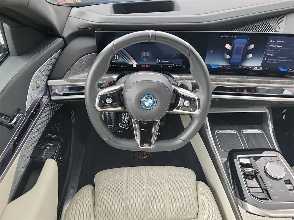 2024 BMW 7 Series 750e xDrive 21