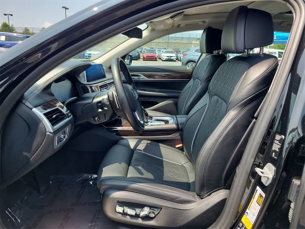 2021 BMW 7 Series 740i xDrive 11