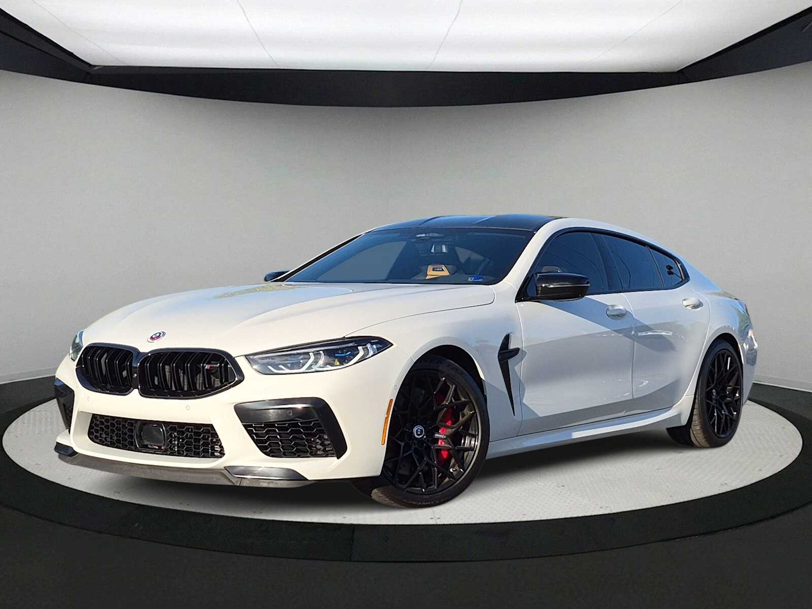 2023 BMW M8