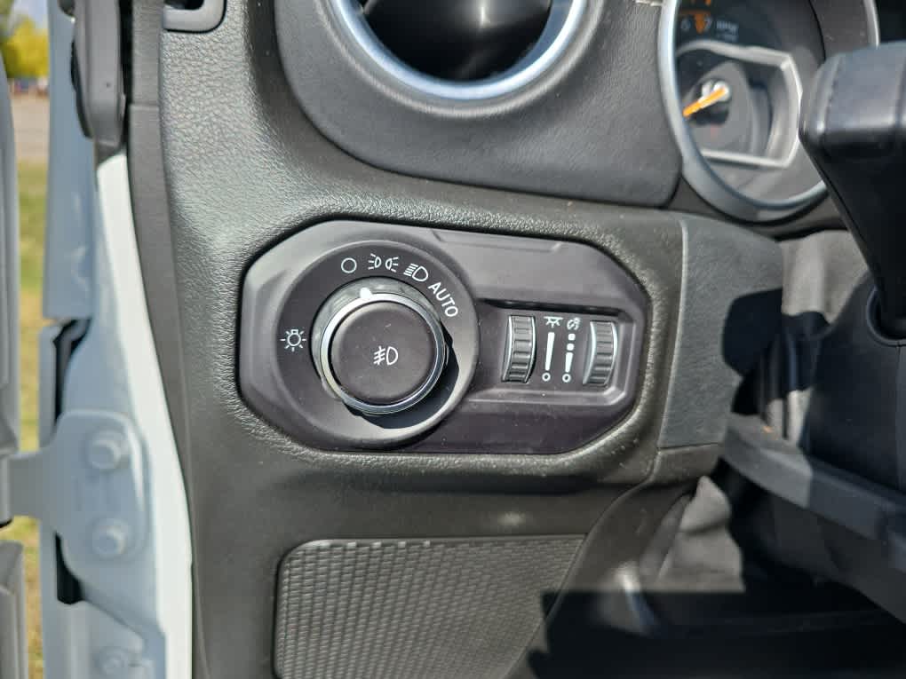 2018 Jeep Wrangler Unlimited Sahara 16