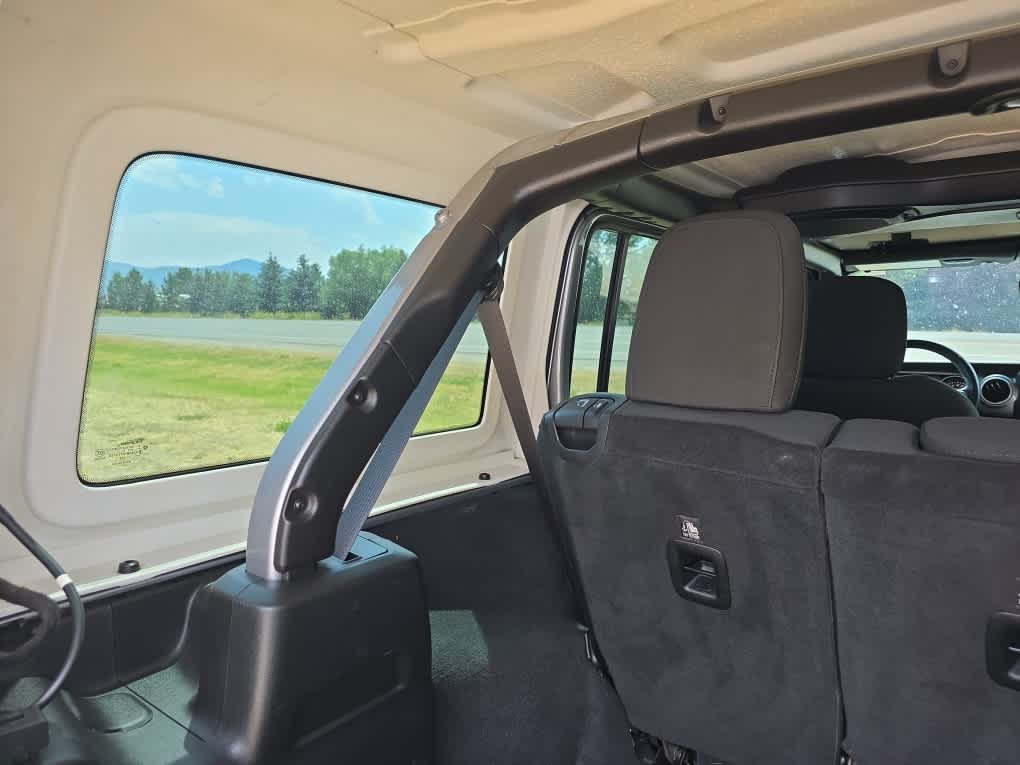 2018 Jeep Wrangler Unlimited Sahara 36