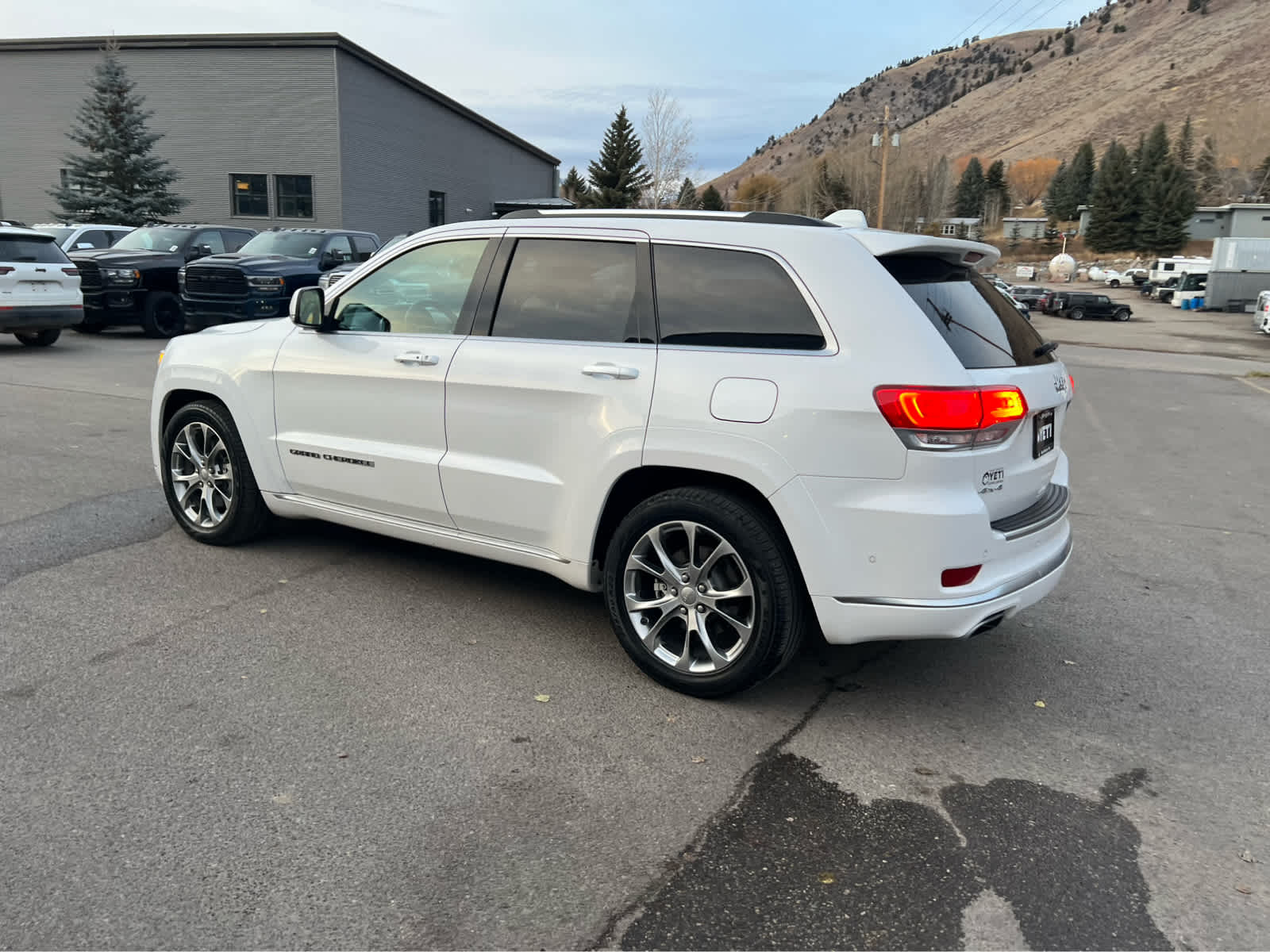 2019 Jeep Grand Cherokee Summit 12