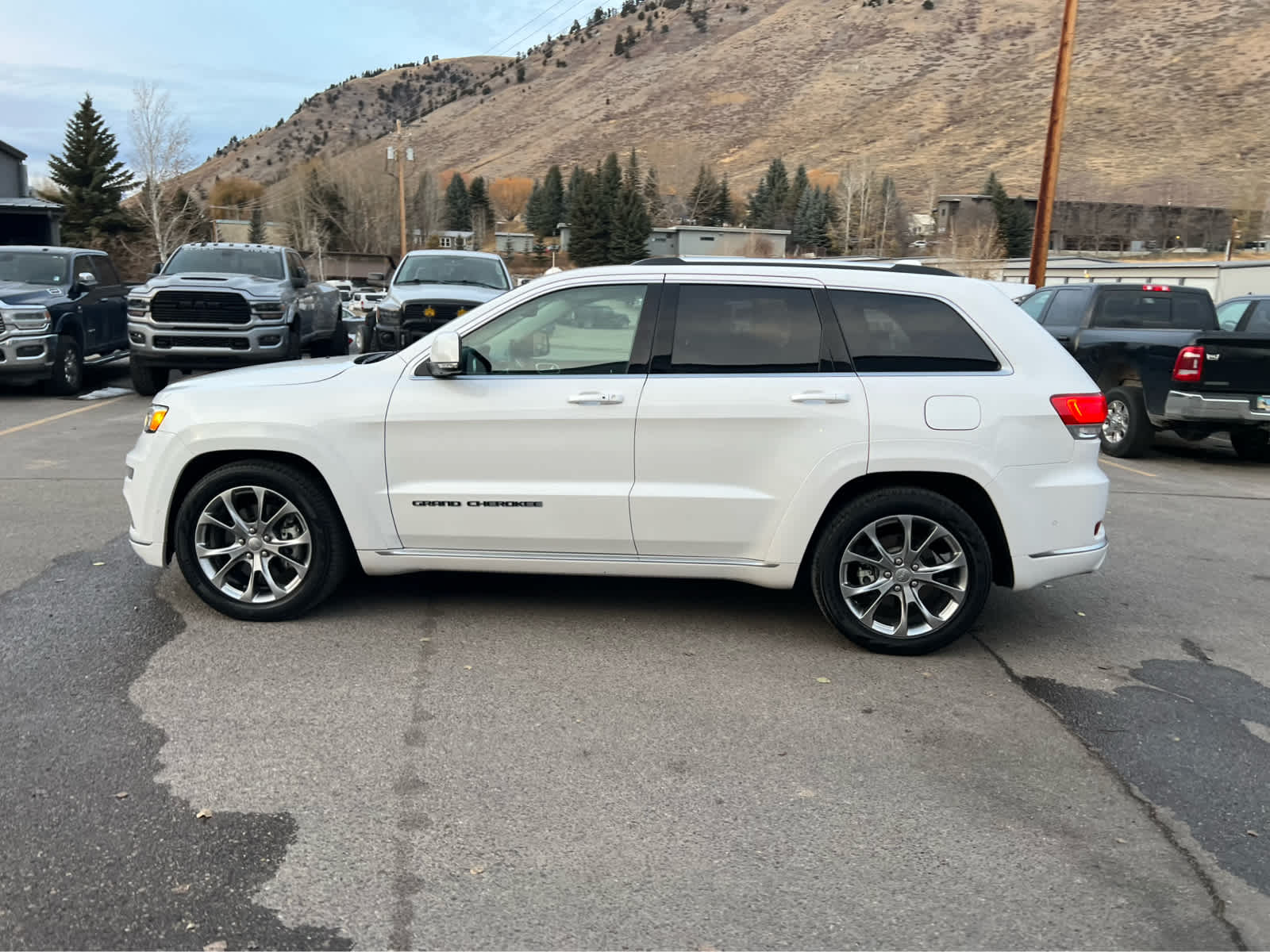 2019 Jeep Grand Cherokee Summit 13