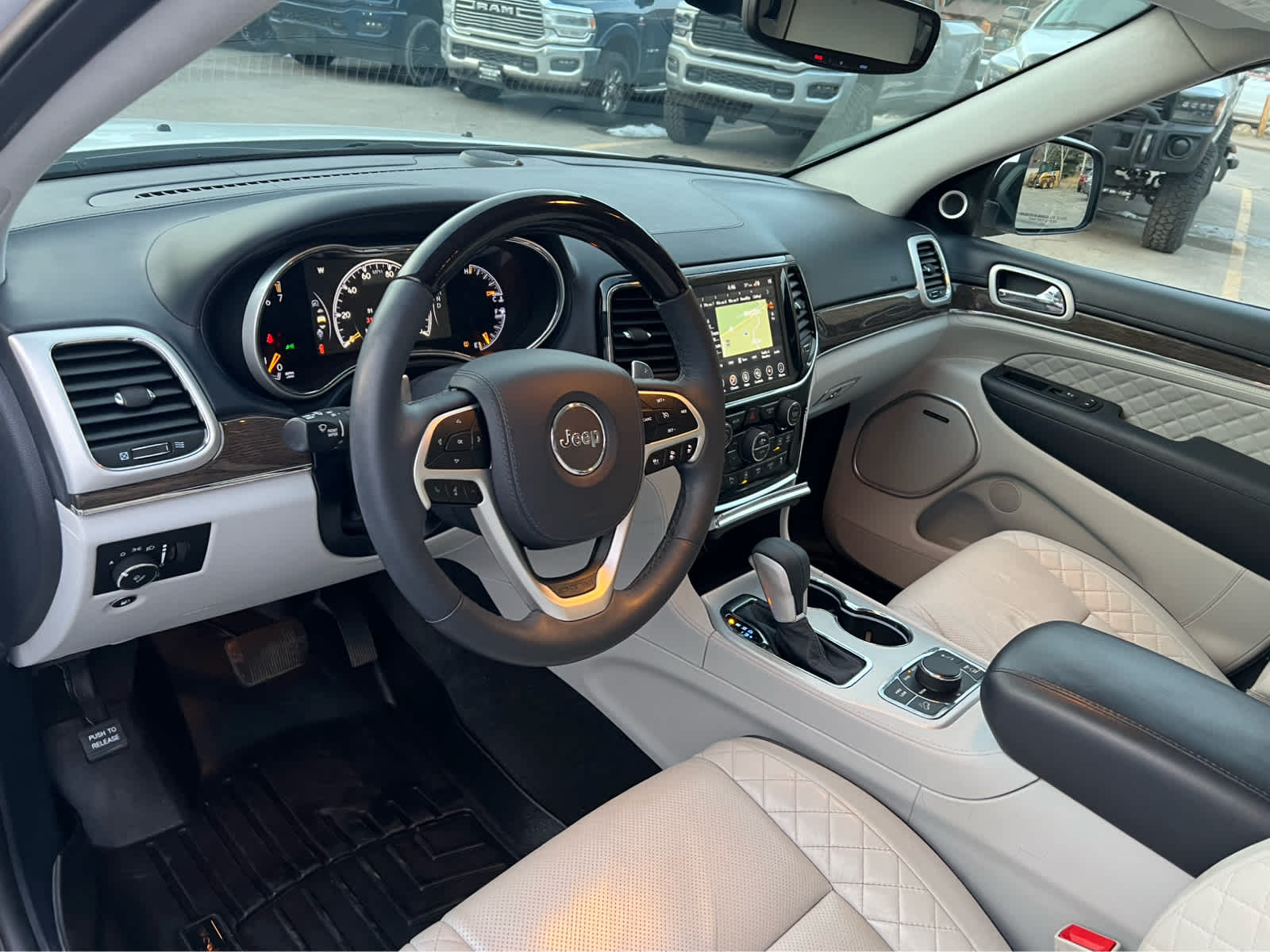 2019 Jeep Grand Cherokee Summit 16