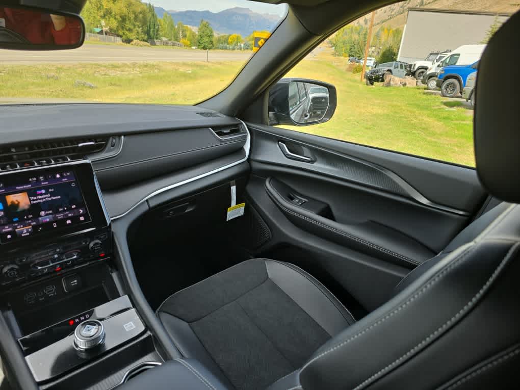 2024 Jeep Grand Cherokee L Altitude X 12