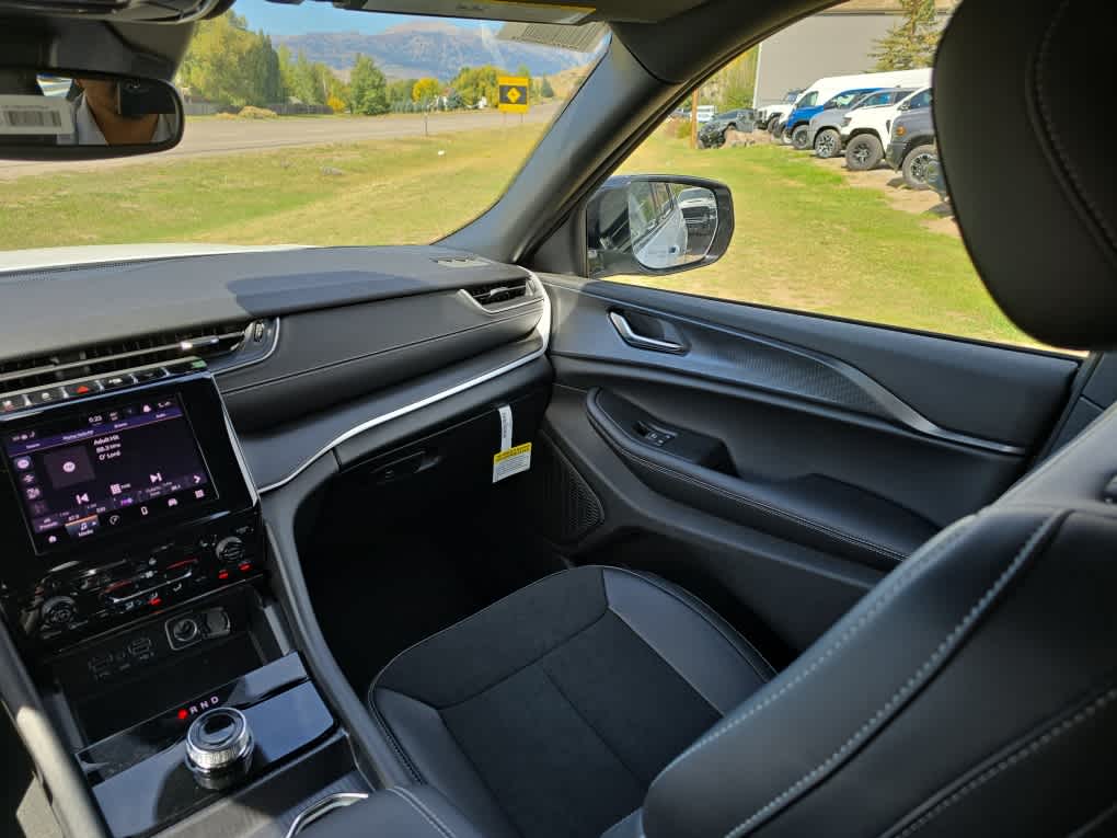 2024 Jeep Grand Cherokee L Altitude X 12