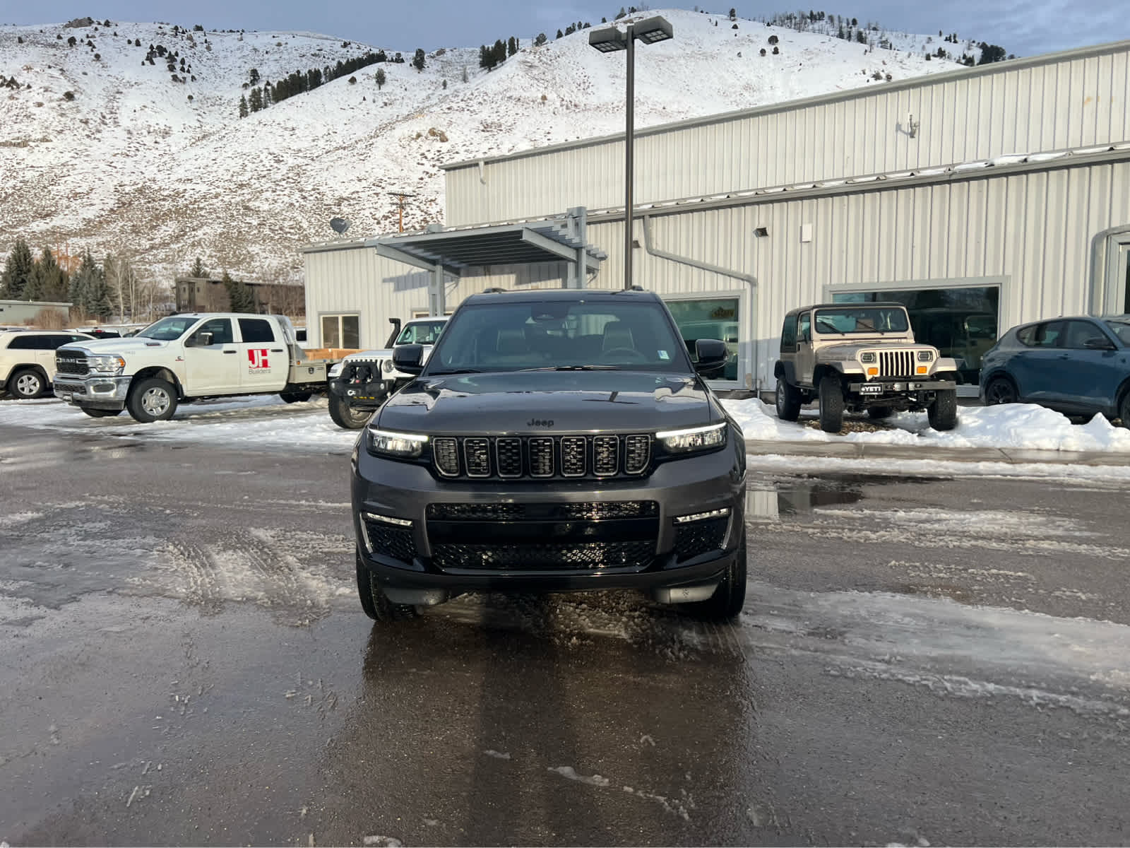 2025 Jeep Grand Cherokee L Summit Reserve 4