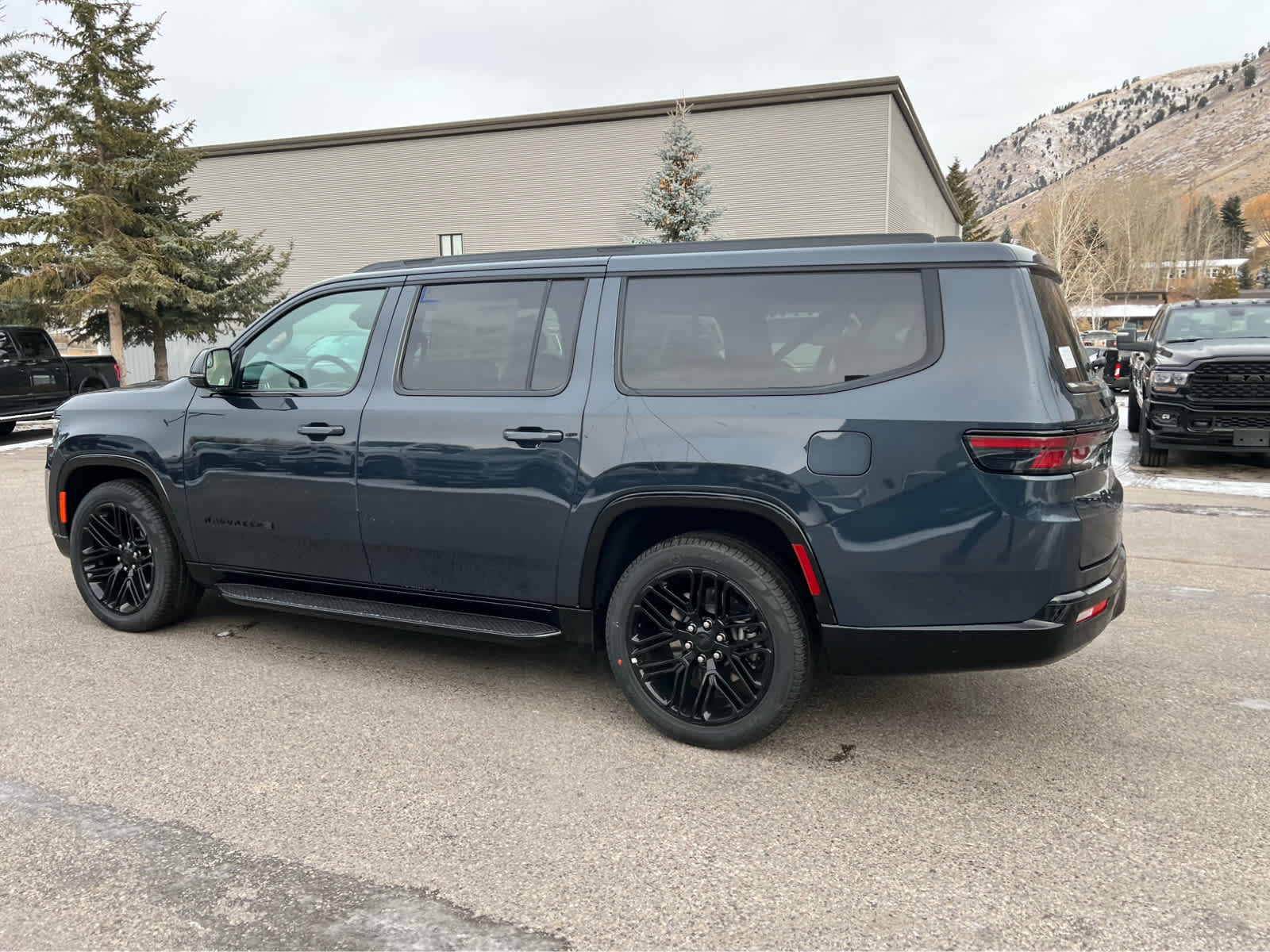 2024 Jeep Wagoneer L Series II Carbide 15