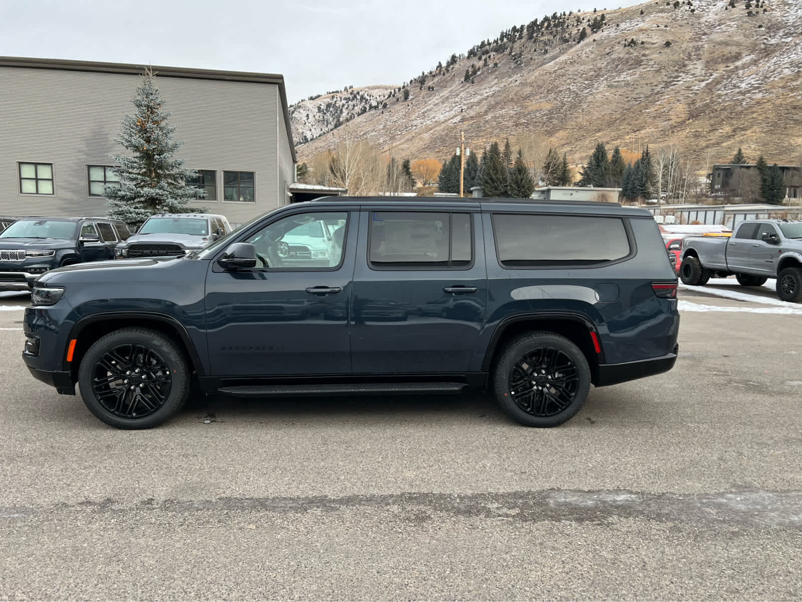 2024 Jeep Wagoneer L Series II Carbide 16