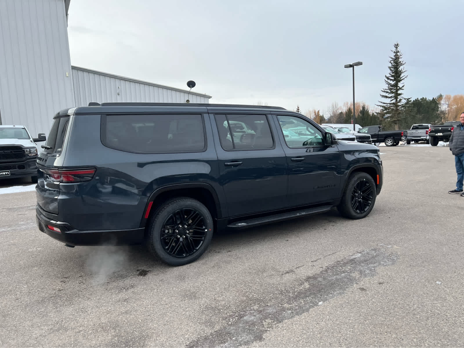 2024 Jeep Wagoneer L Series II Carbide 11