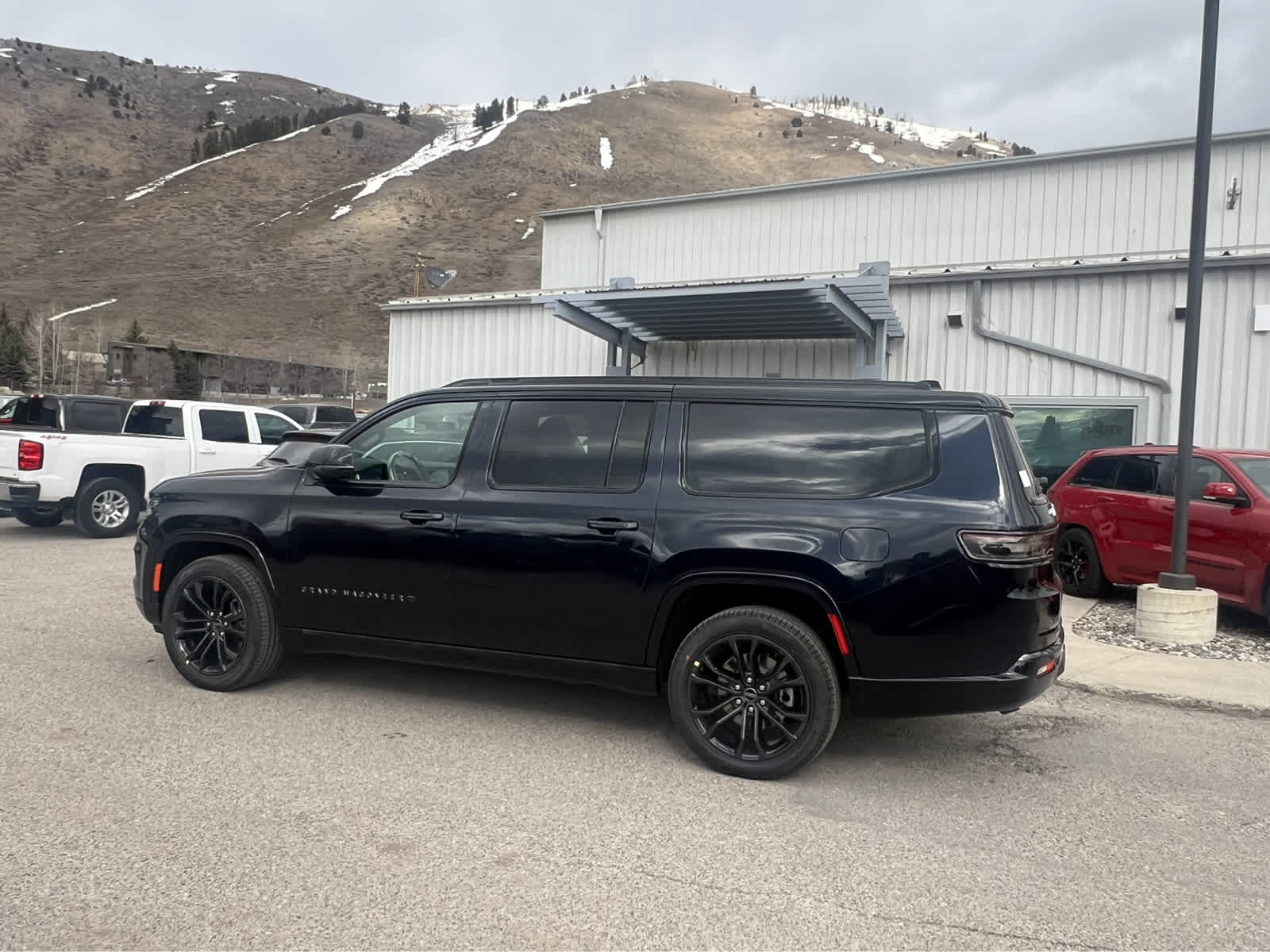 2024 Jeep Grand Wagoneer L Series II 3