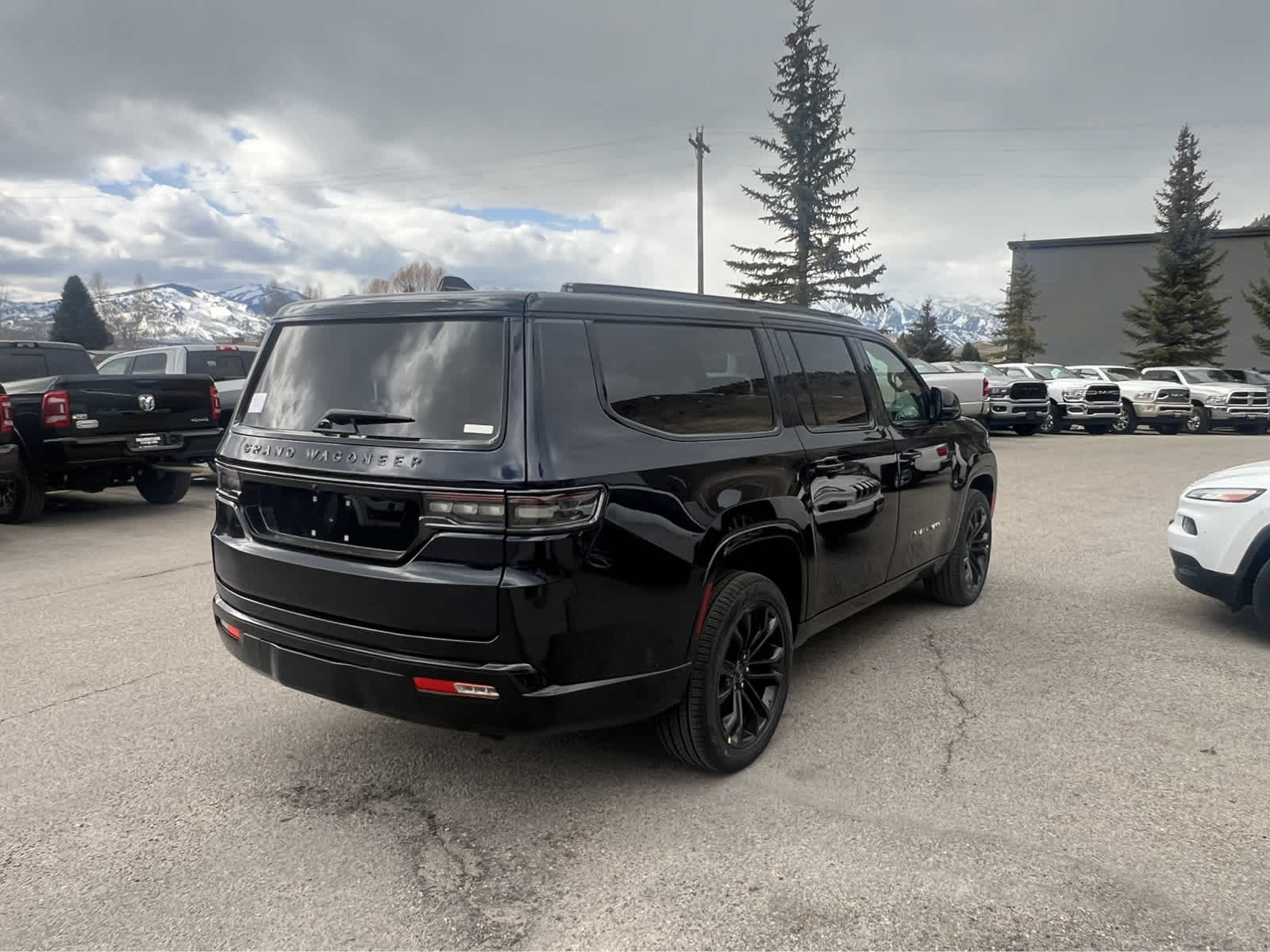 2024 Jeep Grand Wagoneer L Series II 11