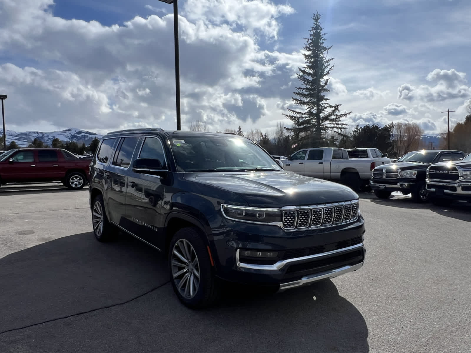 2024 Jeep Grand Wagoneer  4