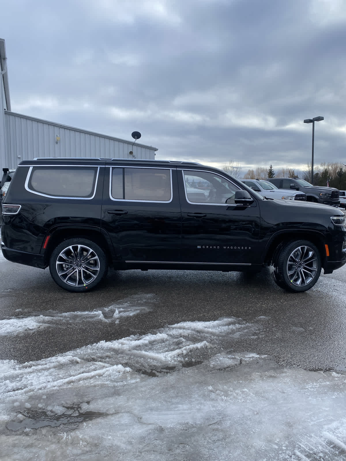 2024 Jeep Grand Wagoneer Series III 9