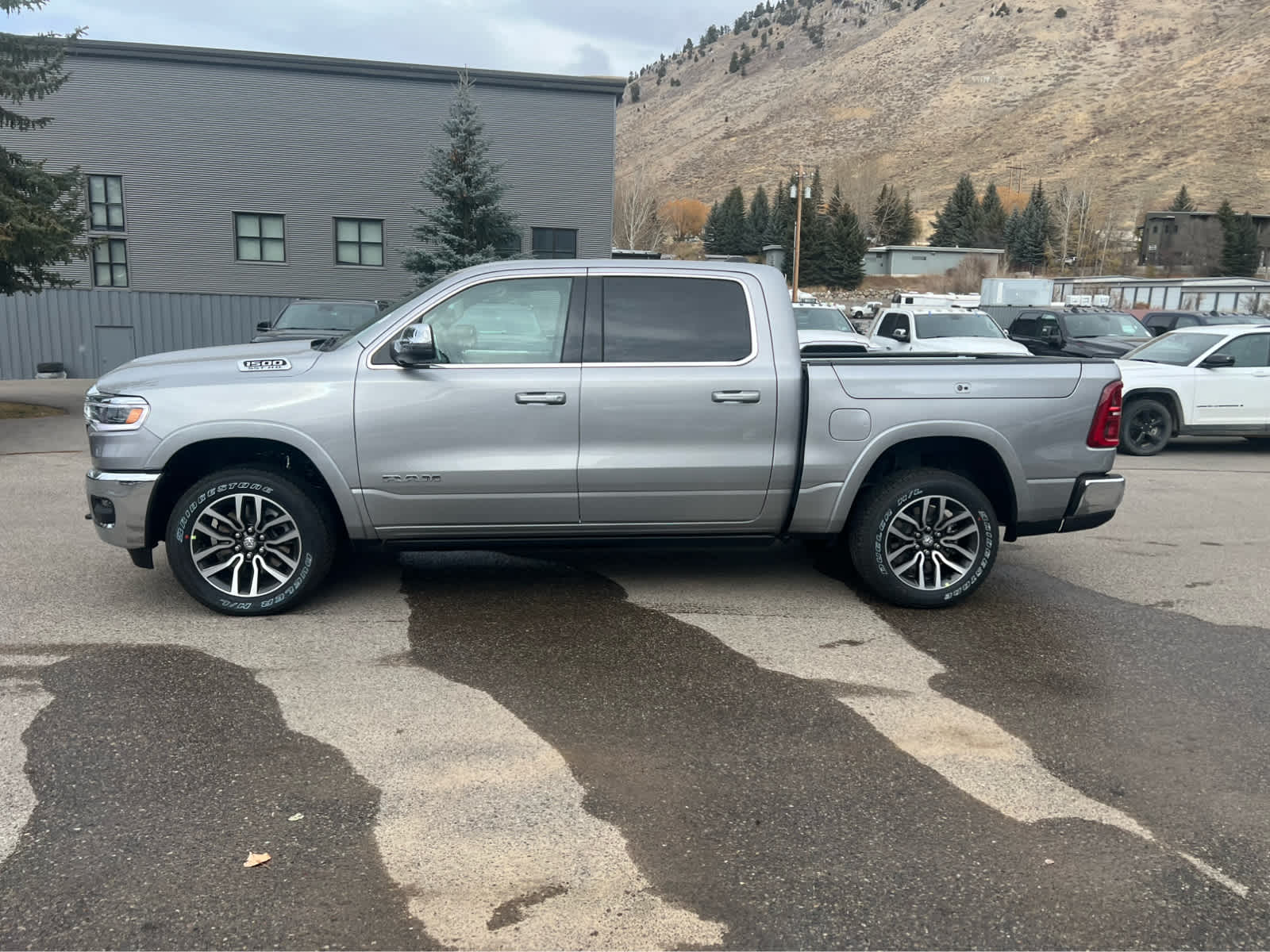 2025 Ram 1500 Longhorn 4x4 Crew Cab 57 Box 17