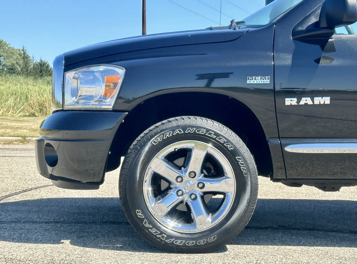 2008 Dodge Ram 1500 Laramie 4WD Quad Cab 140.5 4