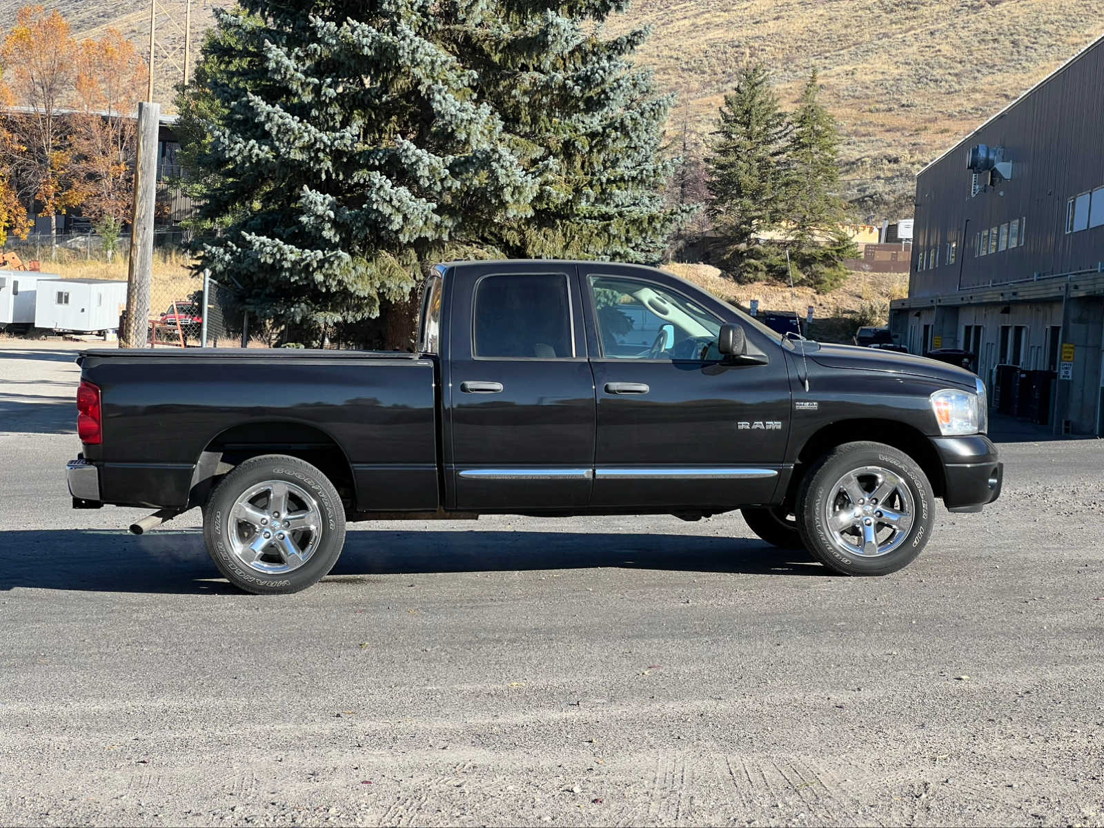 2008 Dodge Ram 1500 Laramie 4WD Quad Cab 140.5 11