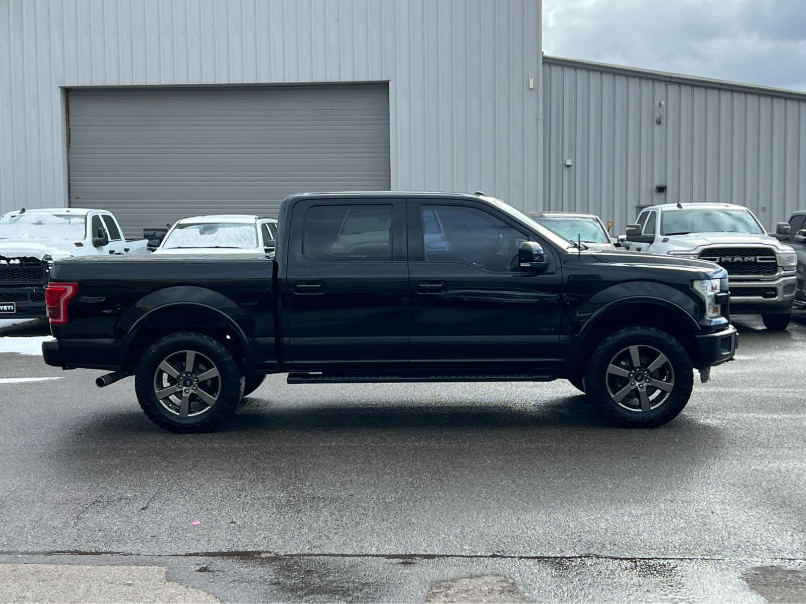 2016 Ford F-150 Lariat 4WD SuperCrew 145 8