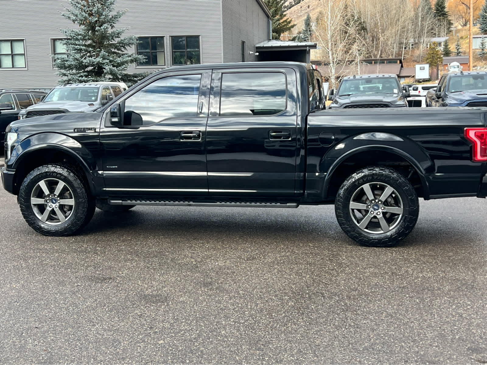 2016 Ford F-150 Lariat 4WD SuperCrew 145 17