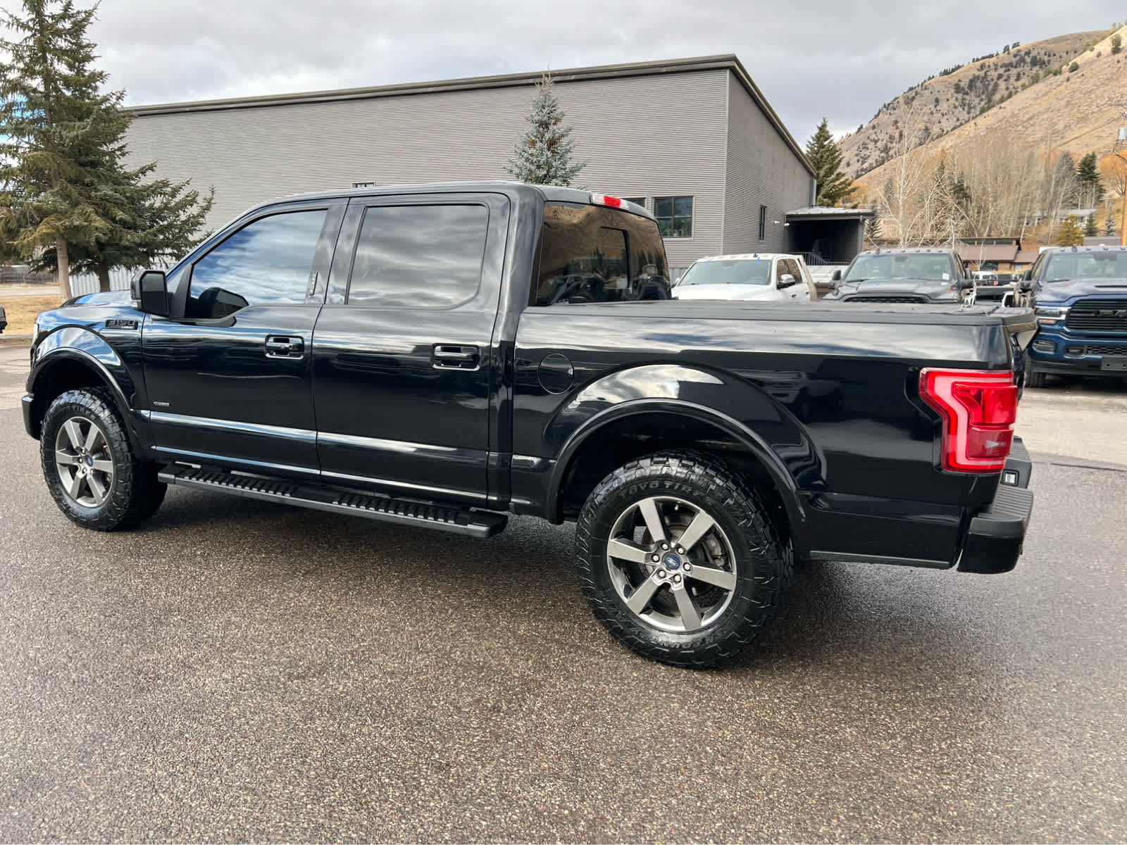 2016 Ford F-150 Lariat 4WD SuperCrew 145 27