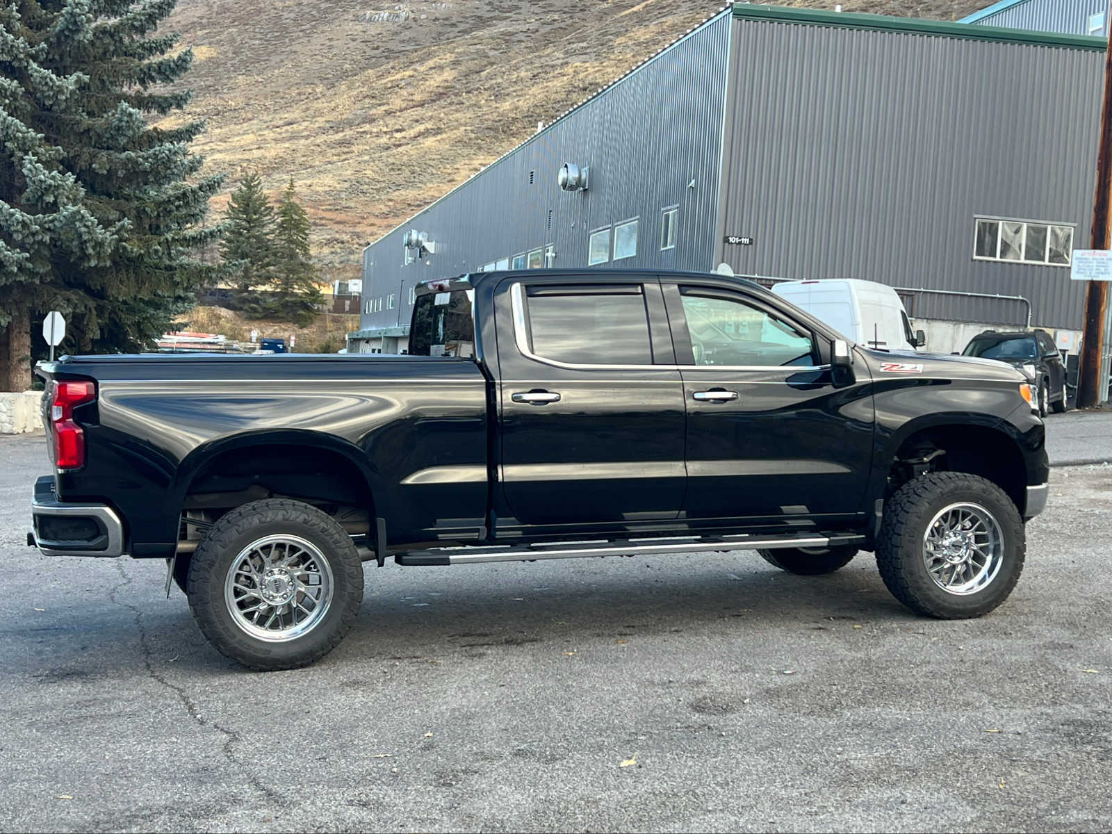 2023 Chevrolet Silverado 1500 LTZ 4WD Crew Cab 157 8