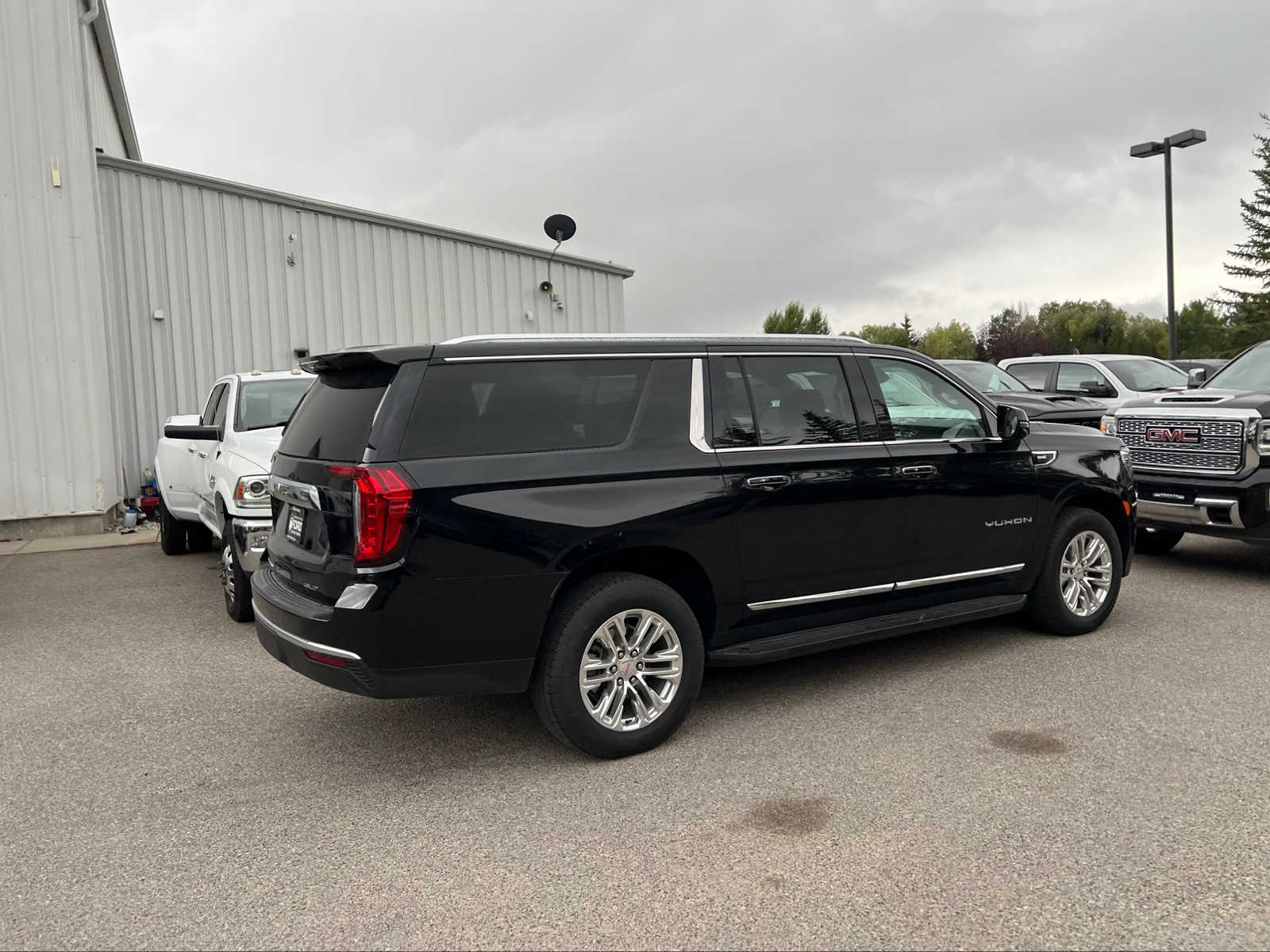 2023 GMC Yukon XL SLT 4