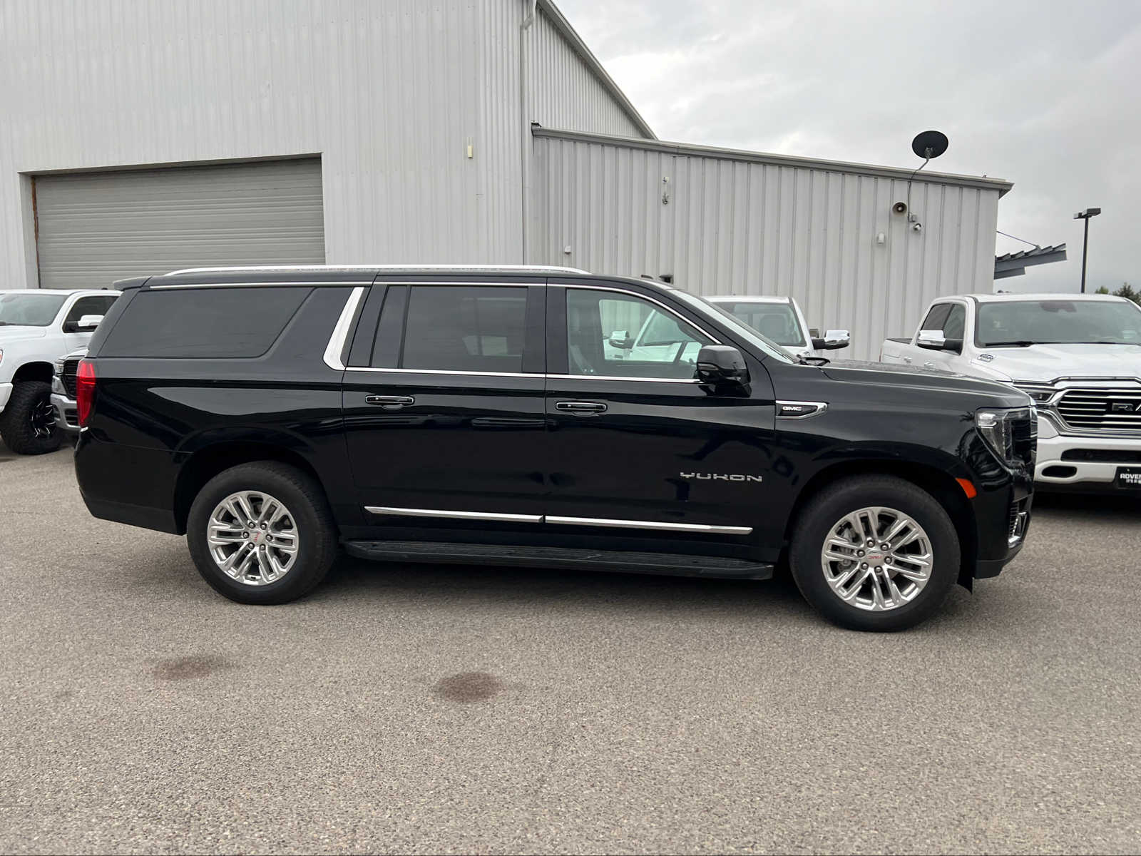 2023 GMC Yukon XL SLT 3