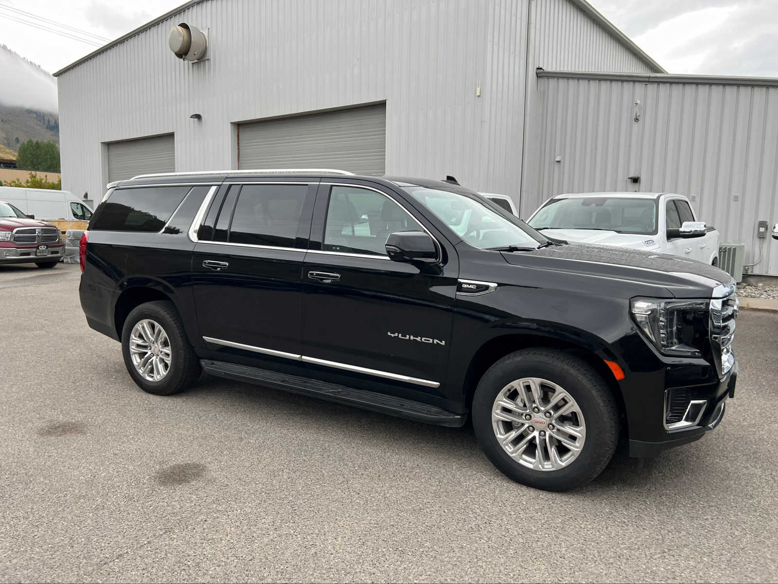 2023 GMC Yukon XL SLT 2