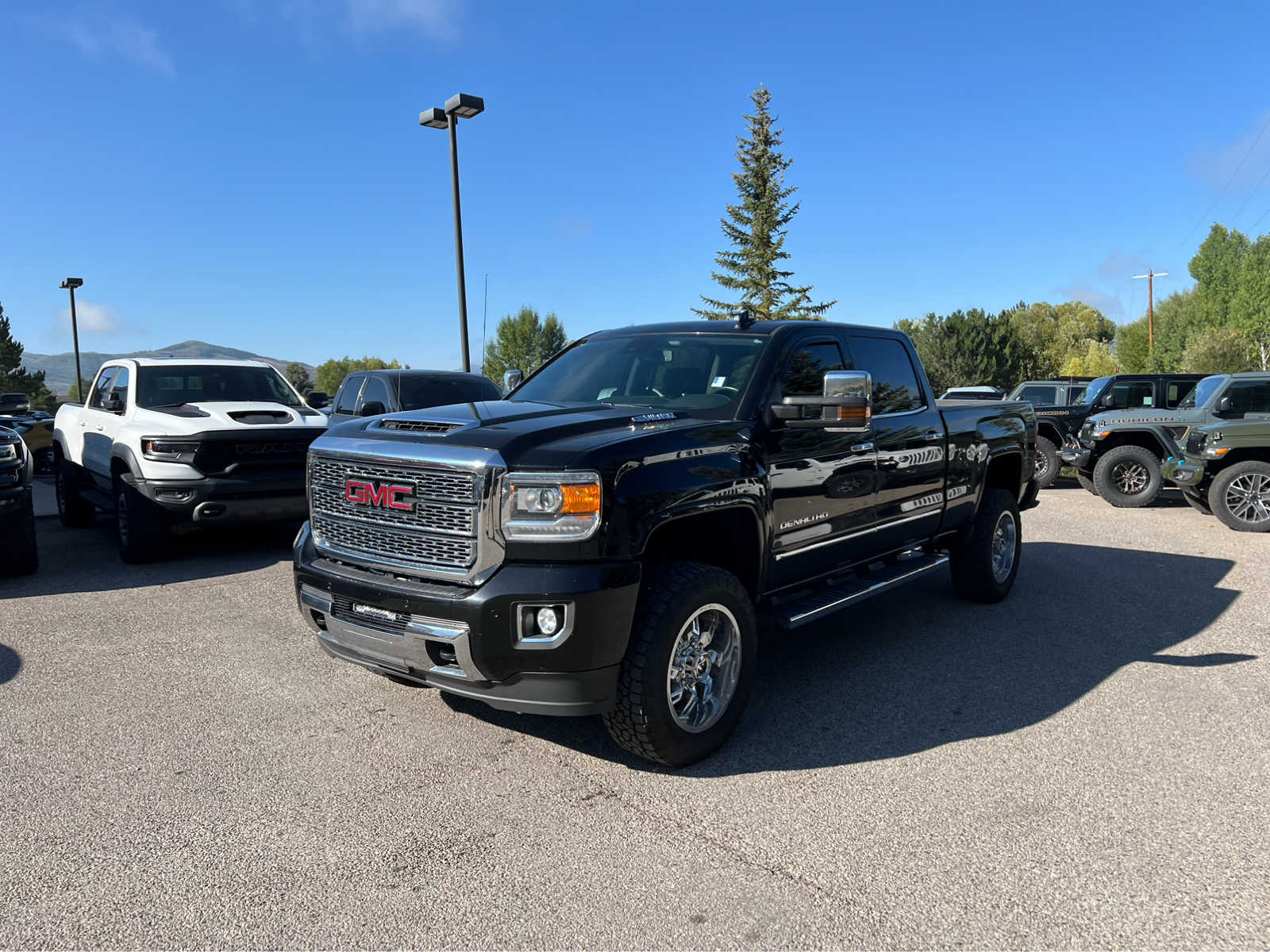 2018 GMC Sierra 2500HD Denali 4WD Crew Cab 153.7 2