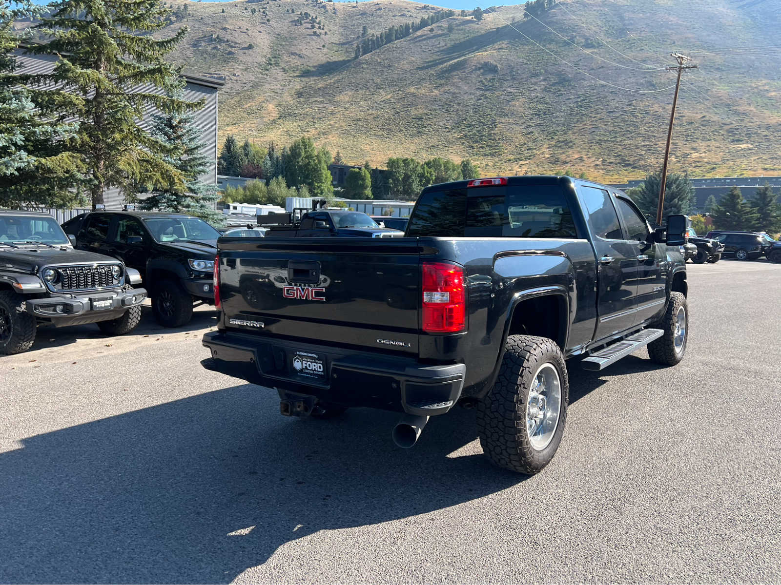 2018 GMC Sierra 2500HD Denali 4WD Crew Cab 153.7 10