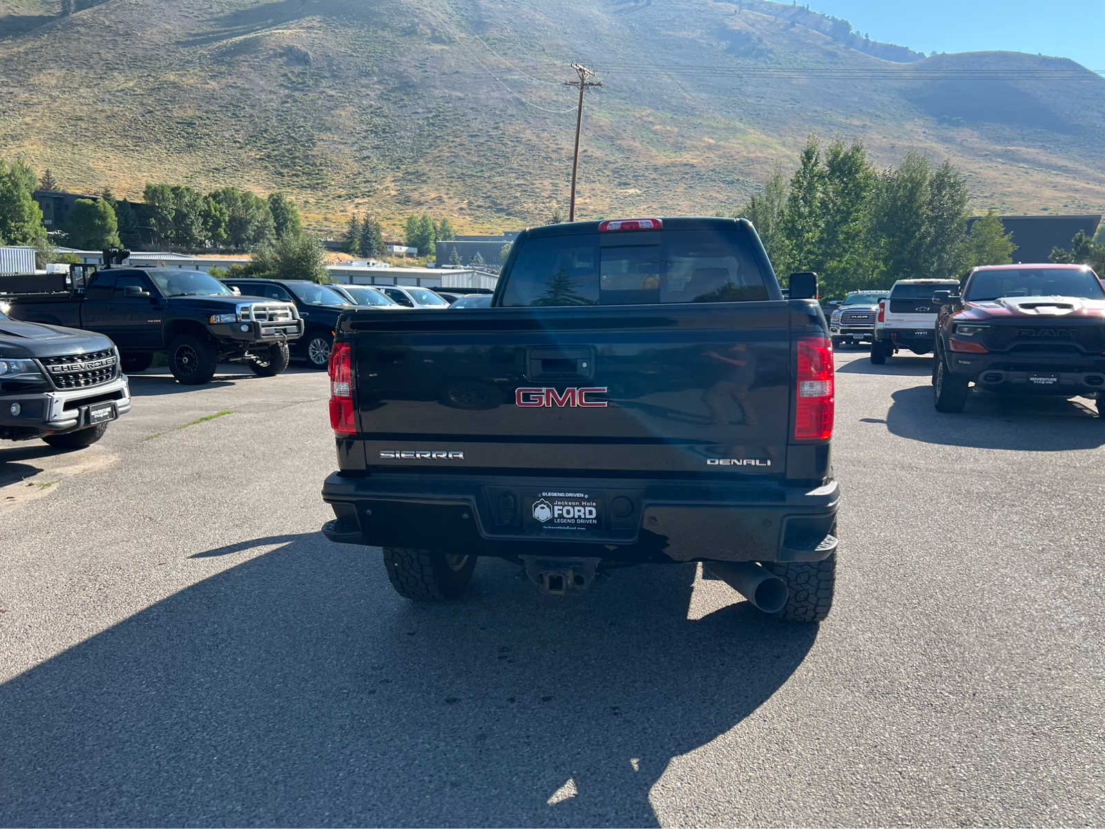 2018 GMC Sierra 2500HD Denali 4WD Crew Cab 153.7 11