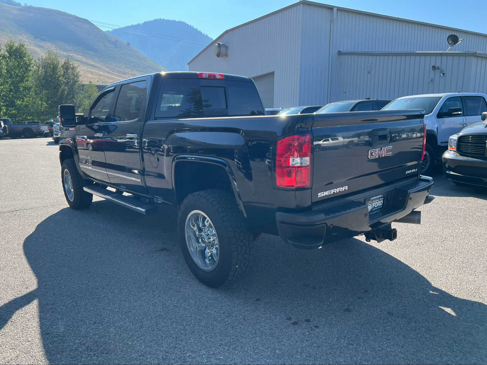 2018 GMC Sierra 2500HD Denali 4WD Crew Cab 153.7 13