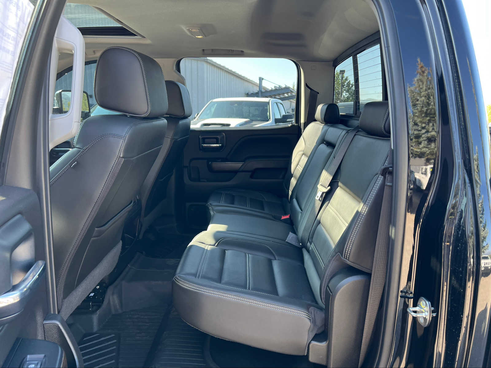 2018 GMC Sierra 2500HD Denali 4WD Crew Cab 153.7 21