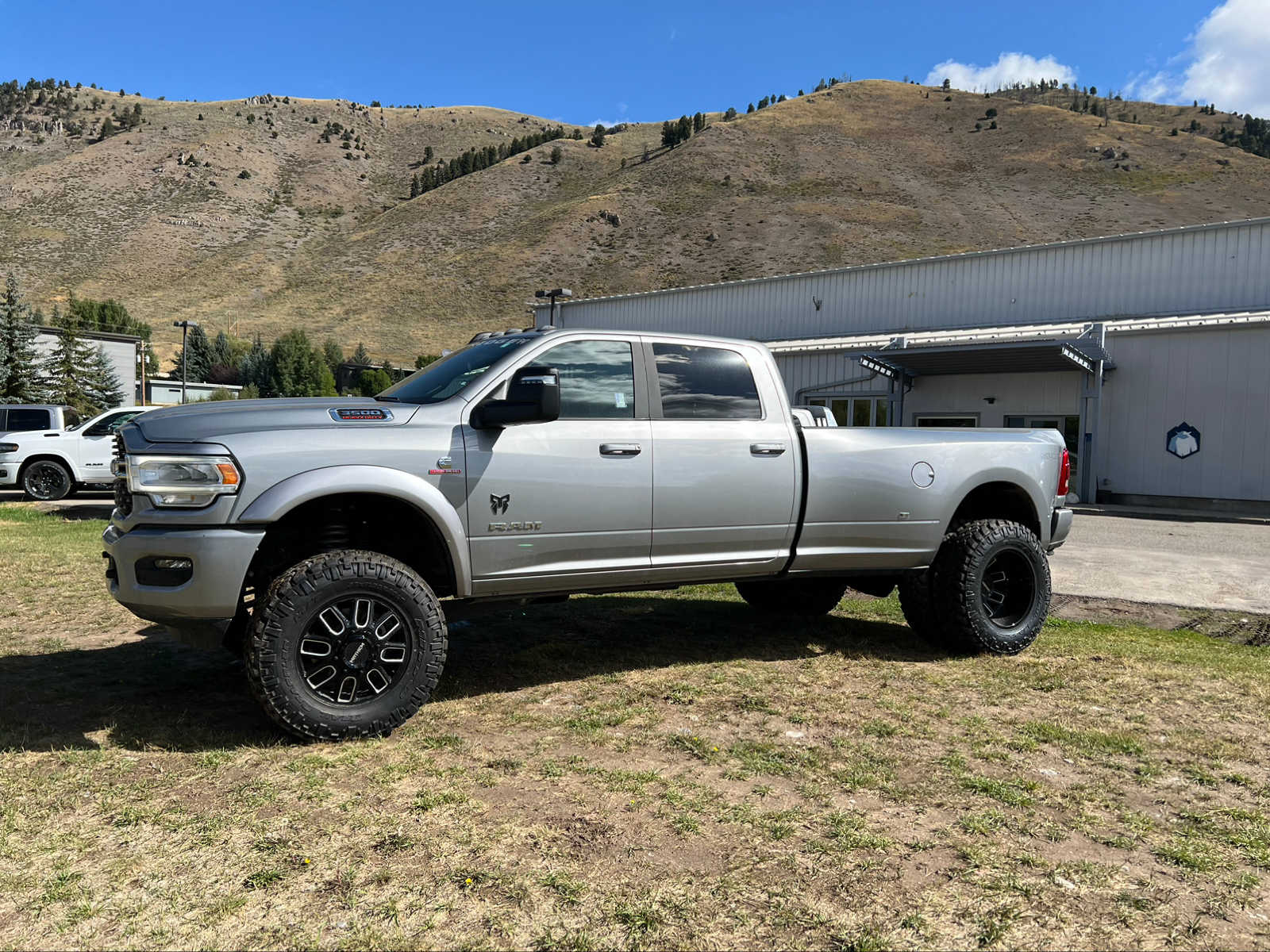 2023 Ram 3500 Big Horn 4x4 Crew Cab 8 Box 14