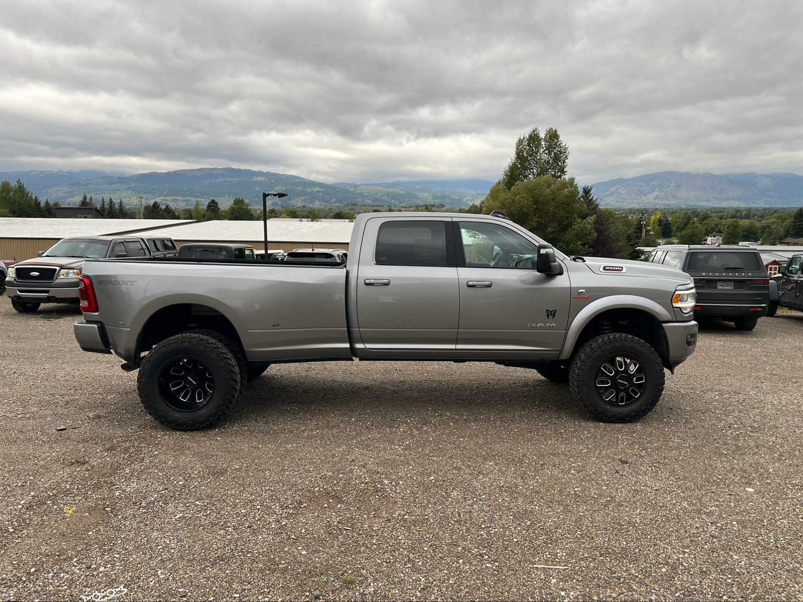 2023 Ram 3500 Big Horn 4x4 Crew Cab 8 Box 9