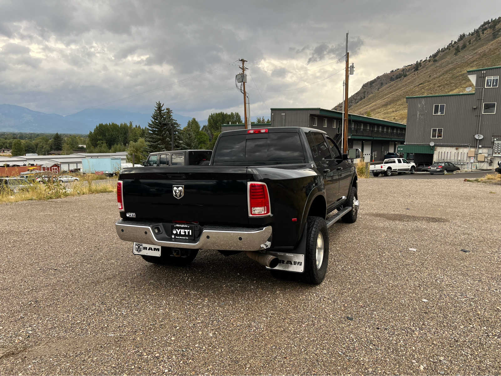 2015 Ram 3500 Laramie 4WD Mega Cab 160.5 17