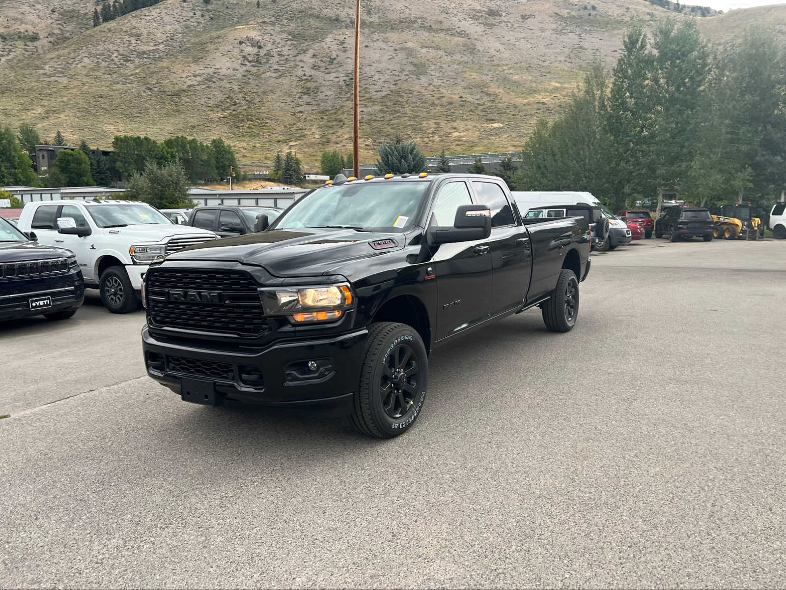 2024 Ram 2500 Big Horn 4x4 Crew Cab 8 Box 2