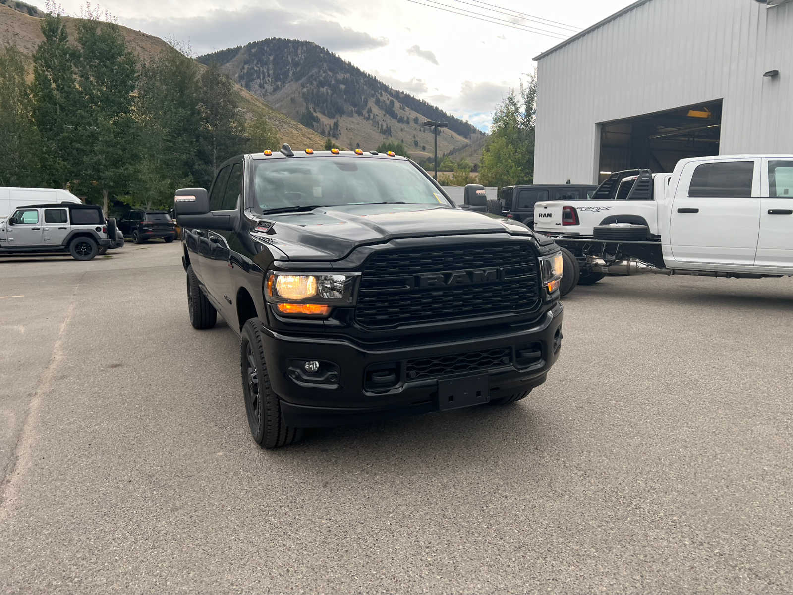 2024 Ram 2500 Big Horn 4x4 Crew Cab 8 Box 5