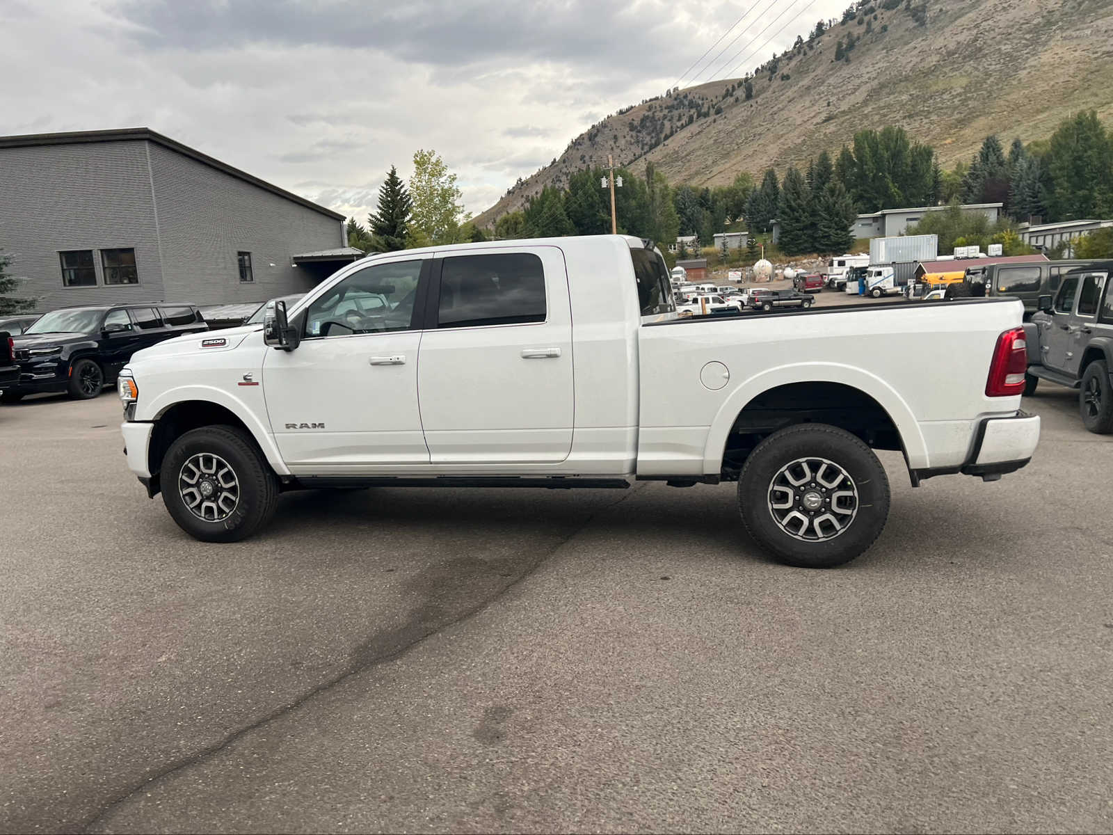 2024 Ram 2500 Longhorn 4x4 Mega Cab 64 Box 19