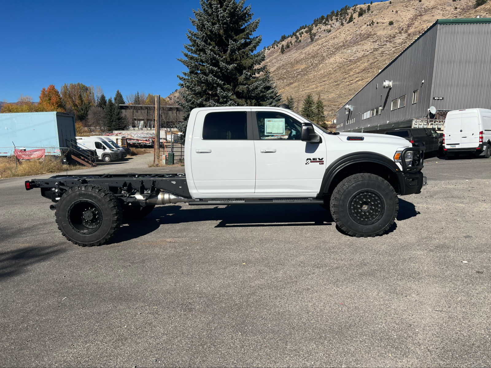 2024 Ram 4500 Chassis Cab Laramie 4x4 Crew Cab 60 CA 173.4 WB 27