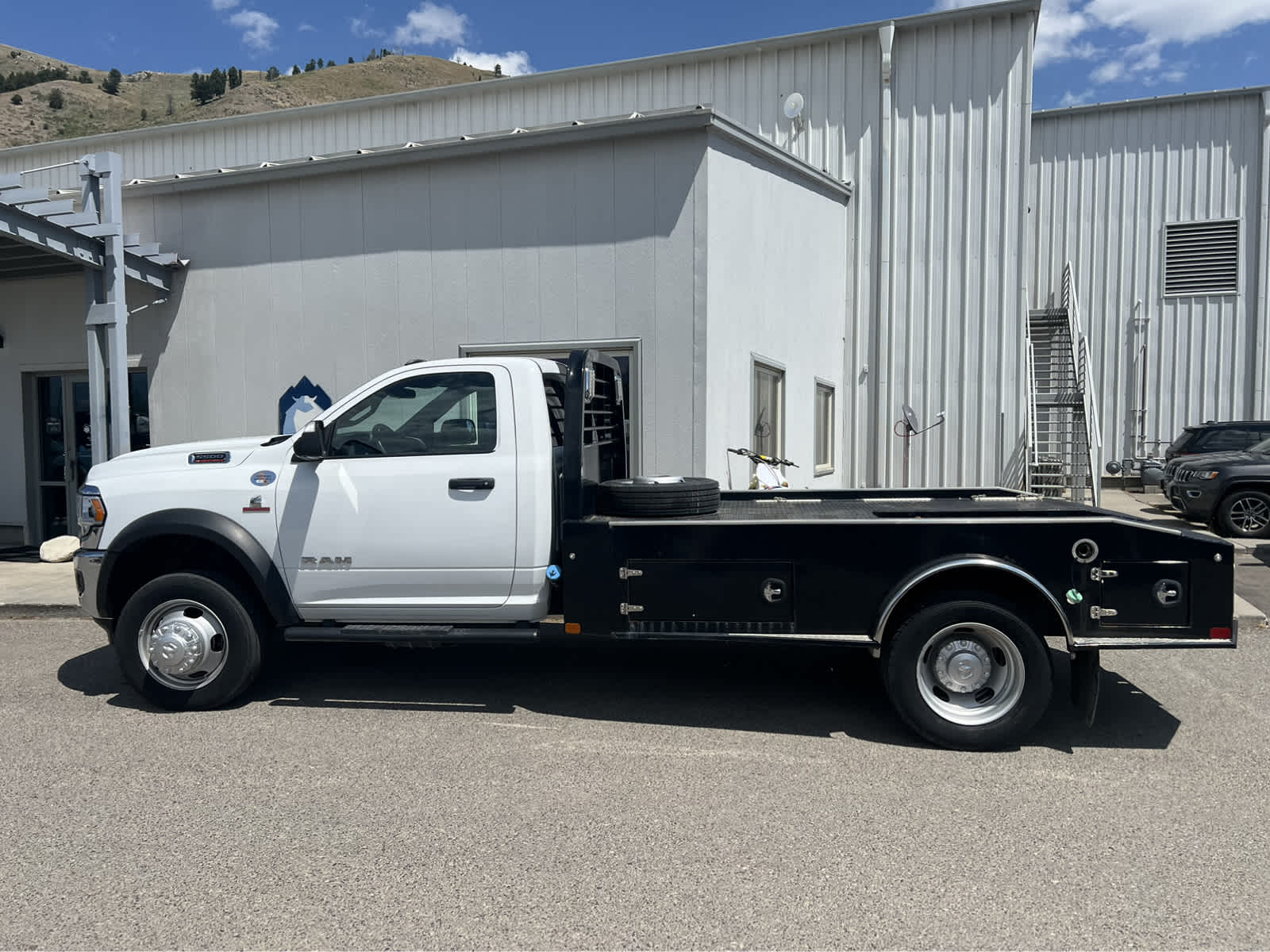 2021 Ram 5500 Chassis Cab Tradesman 4x4 Reg Cab 84 CA 168.5 WB 6