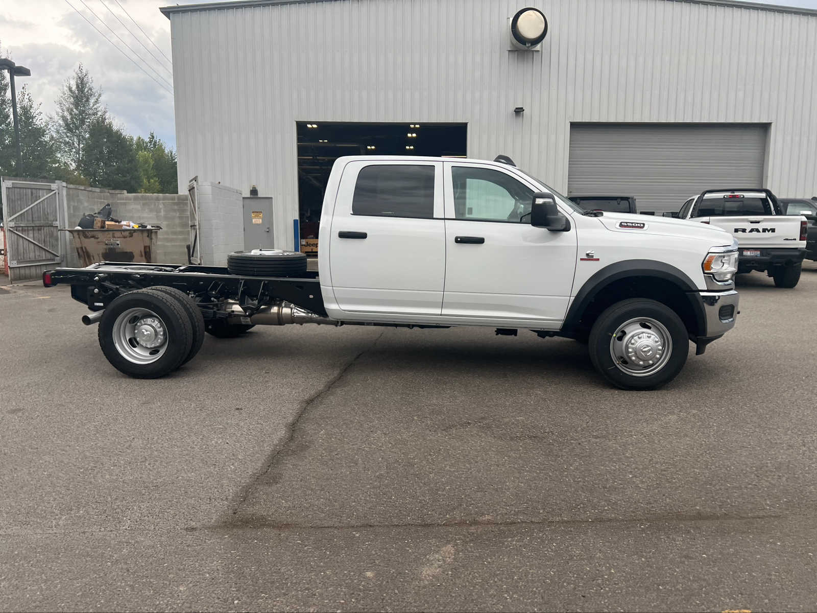 2024 Ram 5500 Chassis Cab Tradesman 4x4 Crew Cab 60 CA 173.4 WB 10