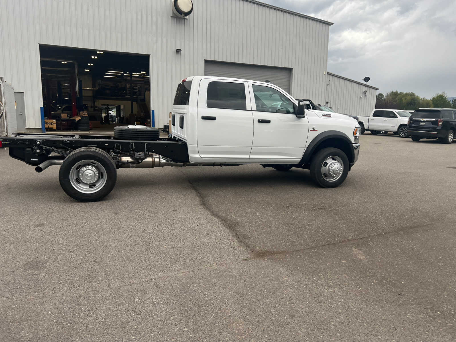 2024 Ram 5500 Chassis Cab Tradesman 4x4 Crew Cab 60 CA 173.4 WB 11