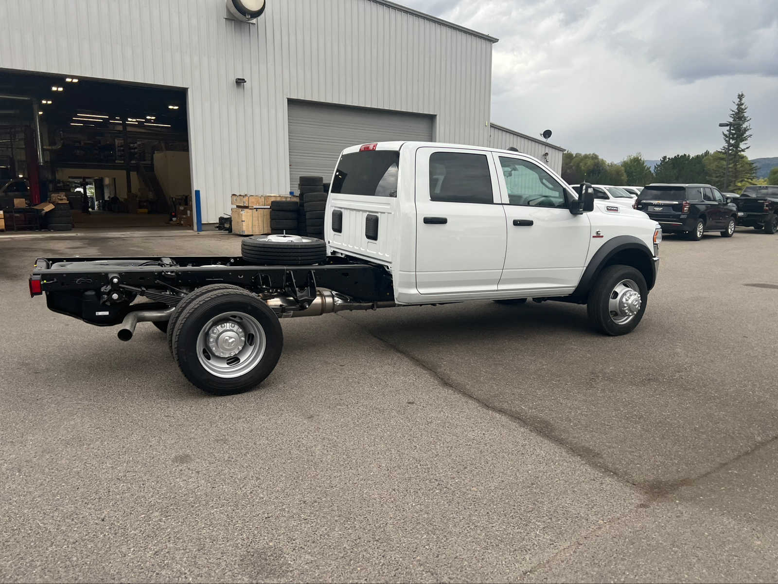 2024 Ram 5500 Chassis Cab Tradesman 4x4 Crew Cab 60 CA 173.4 WB 12