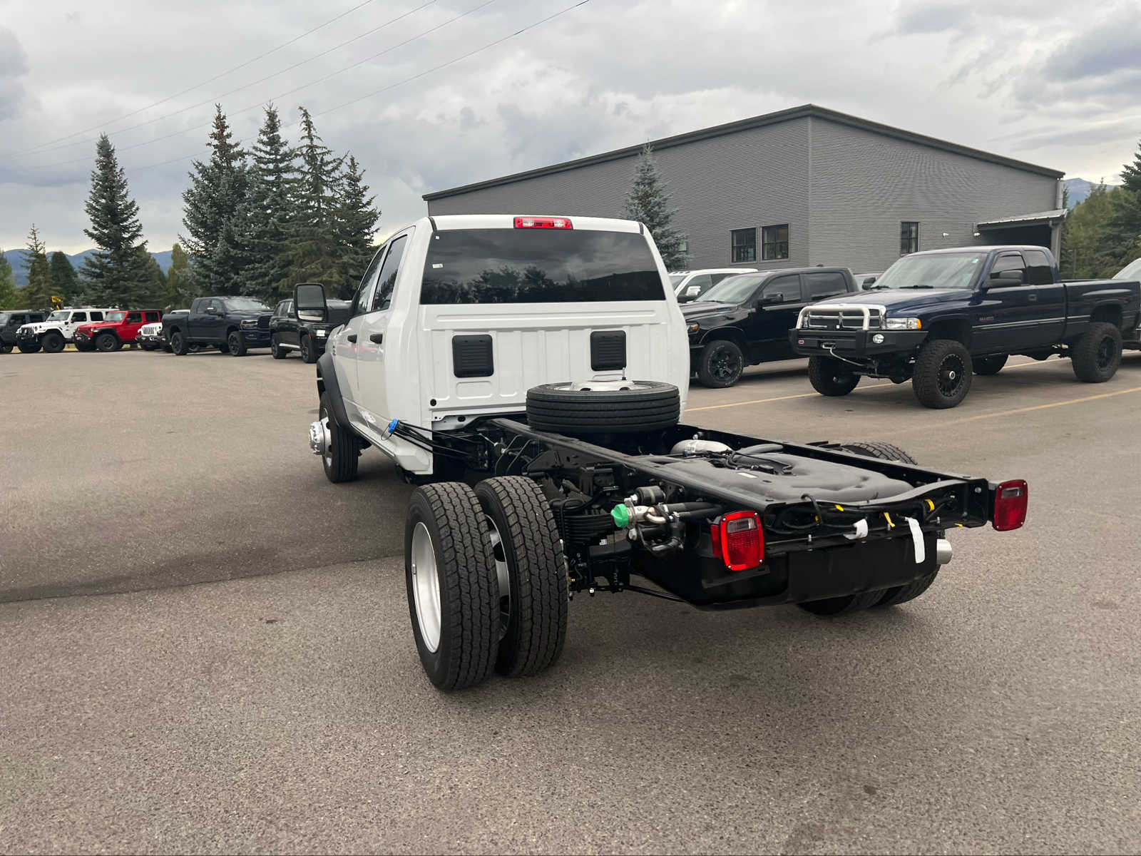 2024 Ram 5500 Chassis Cab Tradesman 4x4 Crew Cab 60 CA 173.4 WB 15