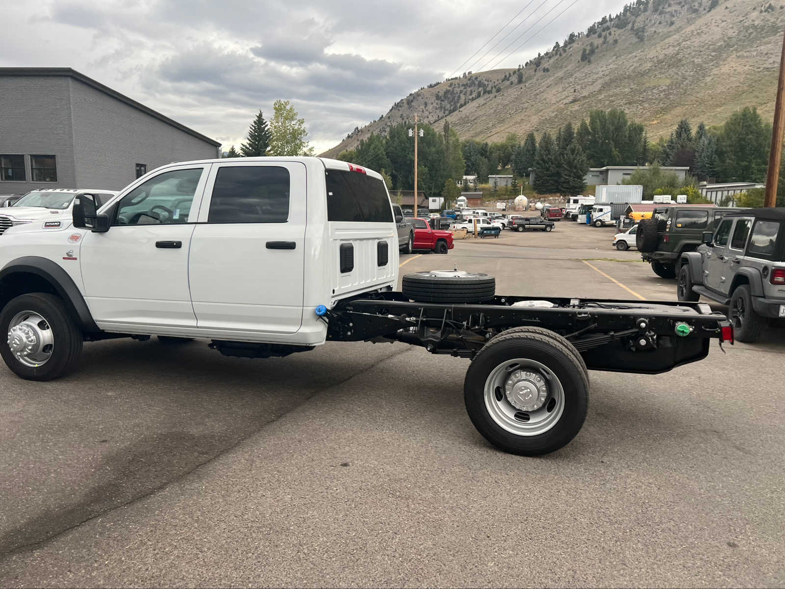 2024 Ram 5500 Chassis Cab Tradesman 4x4 Crew Cab 60 CA 173.4 WB 17