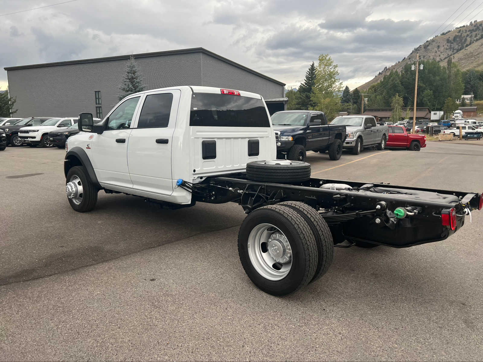 2024 Ram 5500 Chassis Cab Tradesman 4x4 Crew Cab 60 CA 173.4 WB 16