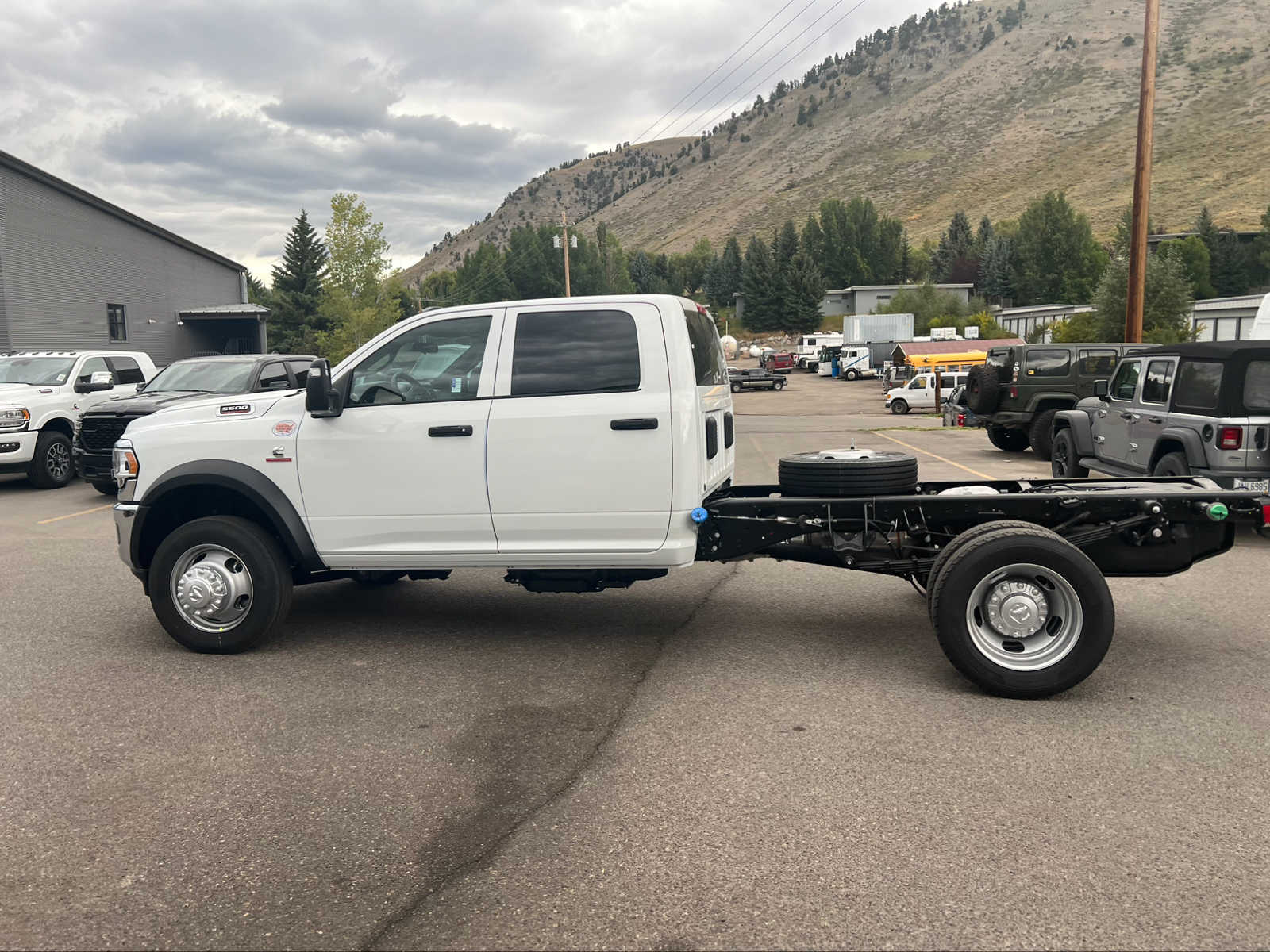 2024 Ram 5500 Chassis Cab Tradesman 4x4 Crew Cab 60 CA 173.4 WB 18