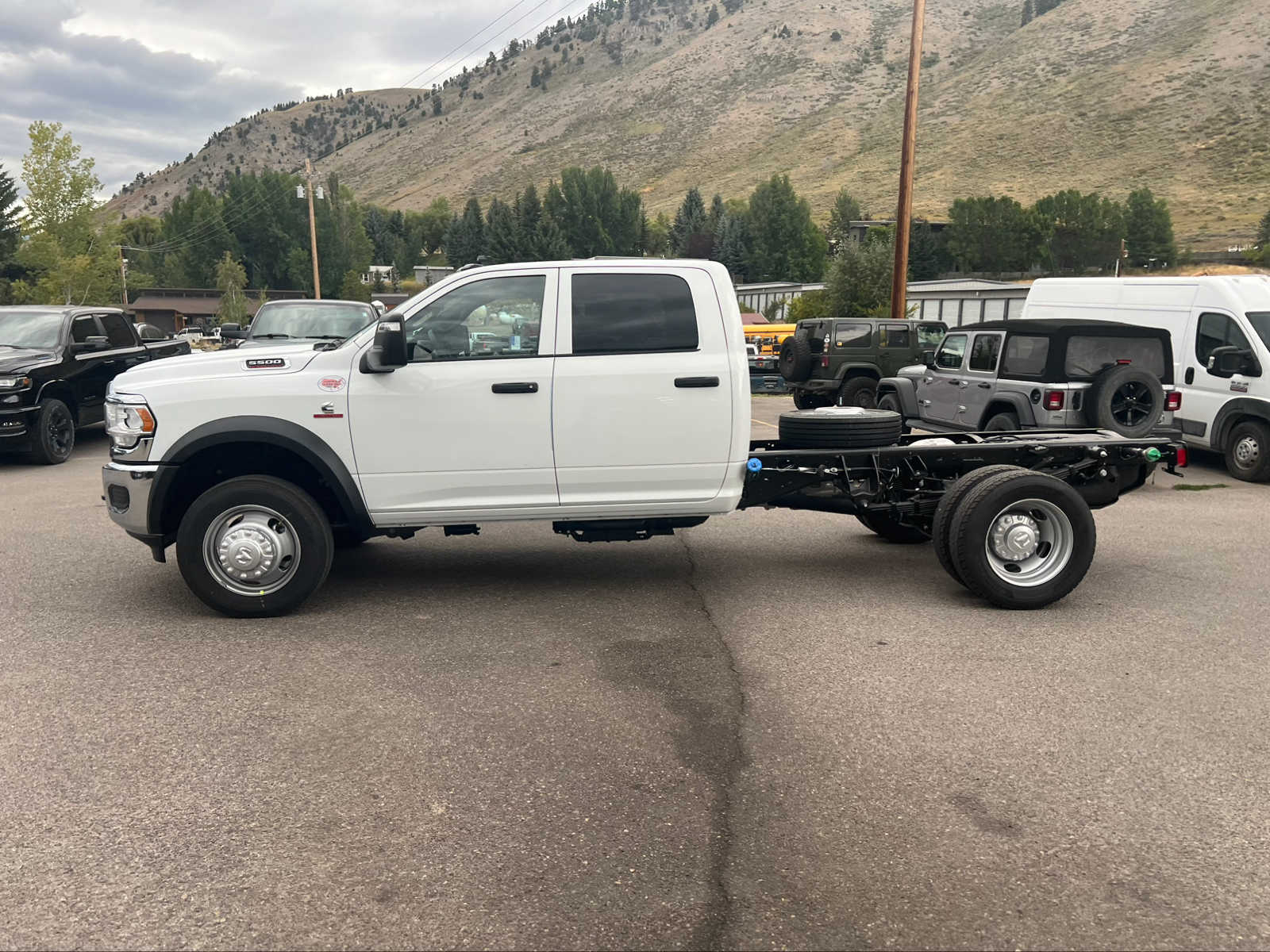 2024 Ram 5500 Chassis Cab Tradesman 4x4 Crew Cab 60 CA 173.4 WB 19