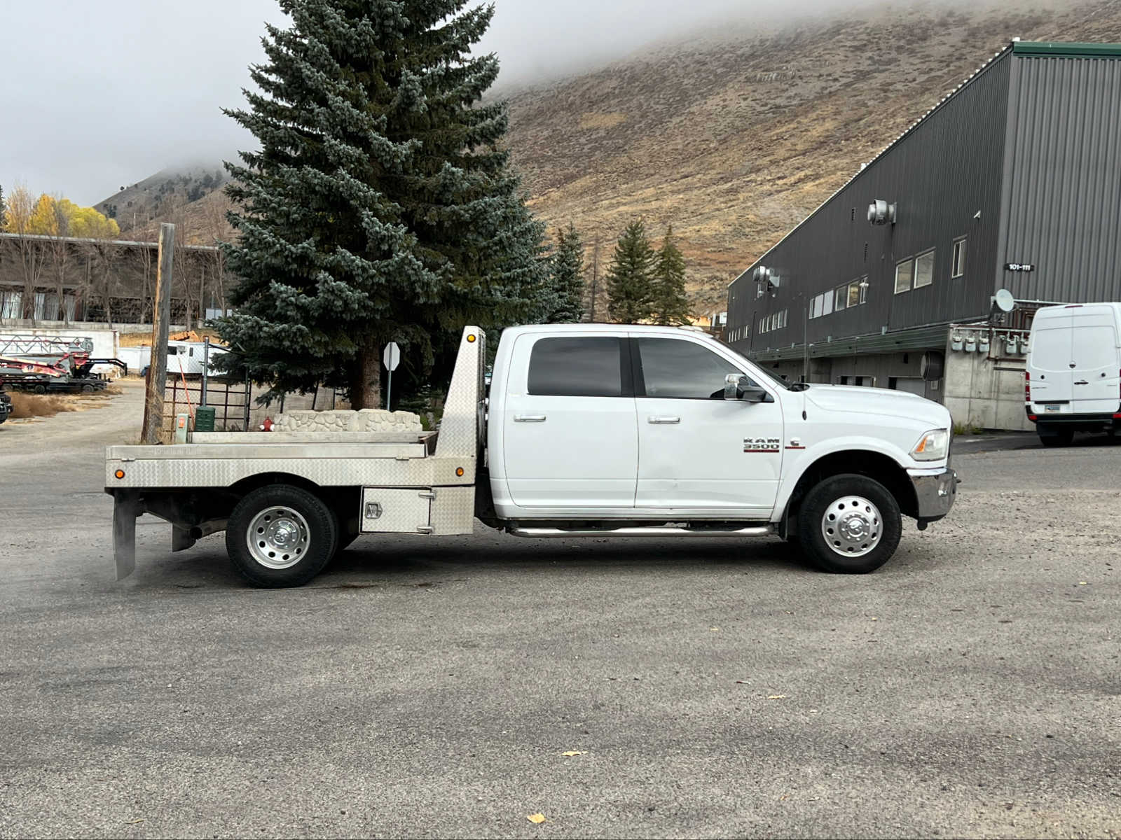 2016 Ram 3500 Laramie 4WD Crew Cab 172 WB 60 CA 9